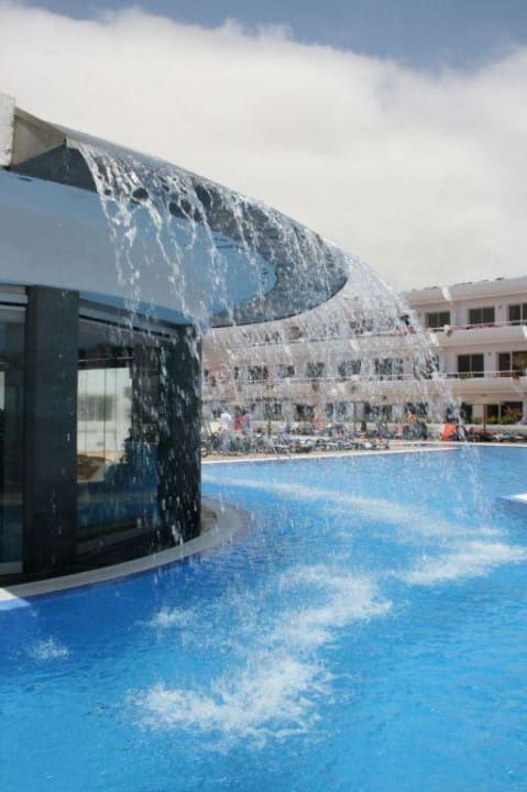 Poolbar mit Wasserfall von der anderen Seite allsun App.-Hotel Barlovento