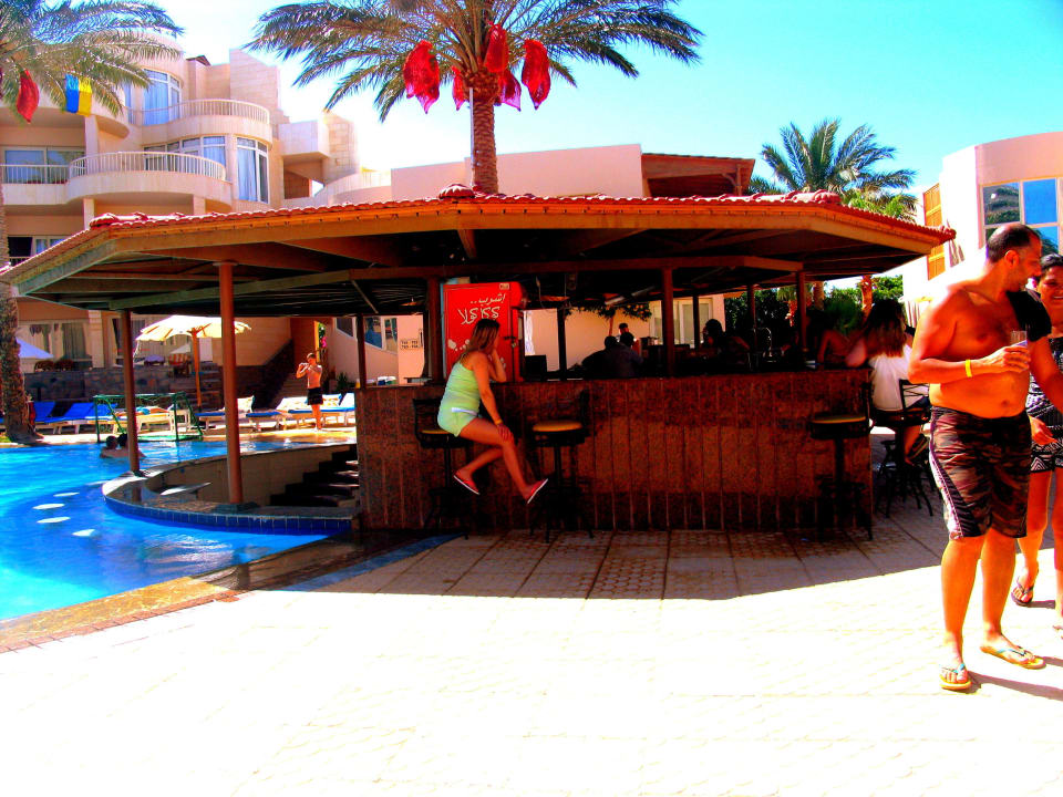 Poolbar Sea Star Beau Rivage