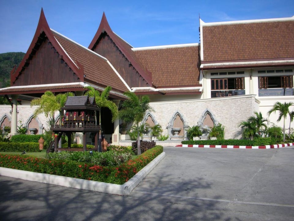 Haupteingang Deevana Patong Resort & Spa