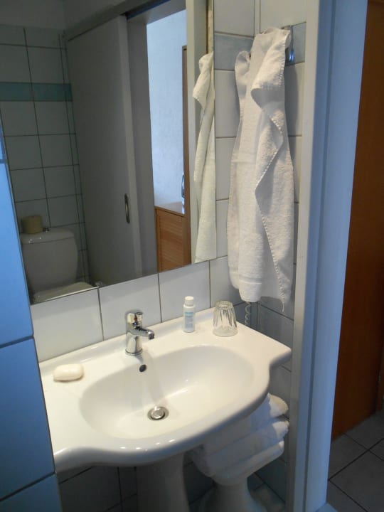 Badezimmer (Waschbecken) Glaros Beach Hotel