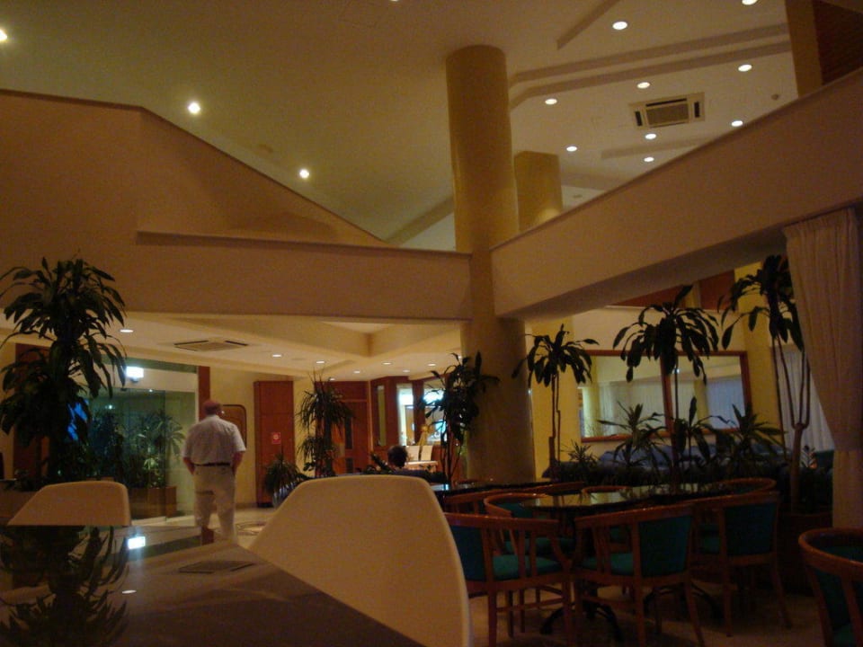 Lobby Tasia Maris Gardens