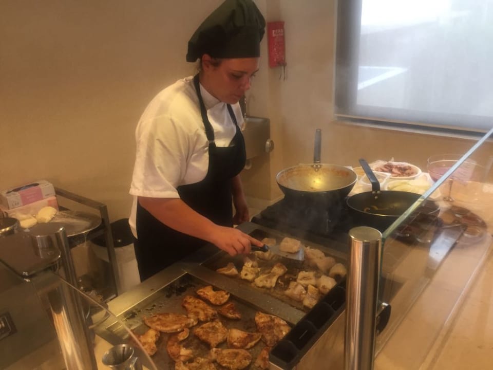 Leckeres Essen wird gemacht  Hotel Atlantis Beach