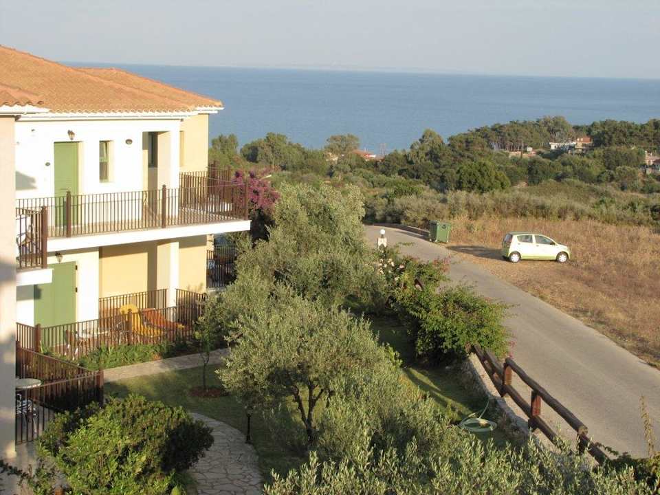 Widok z balkonu Hotel Livadakia Village