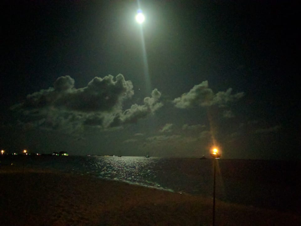 Strand Kuredu Island Resort & Spa