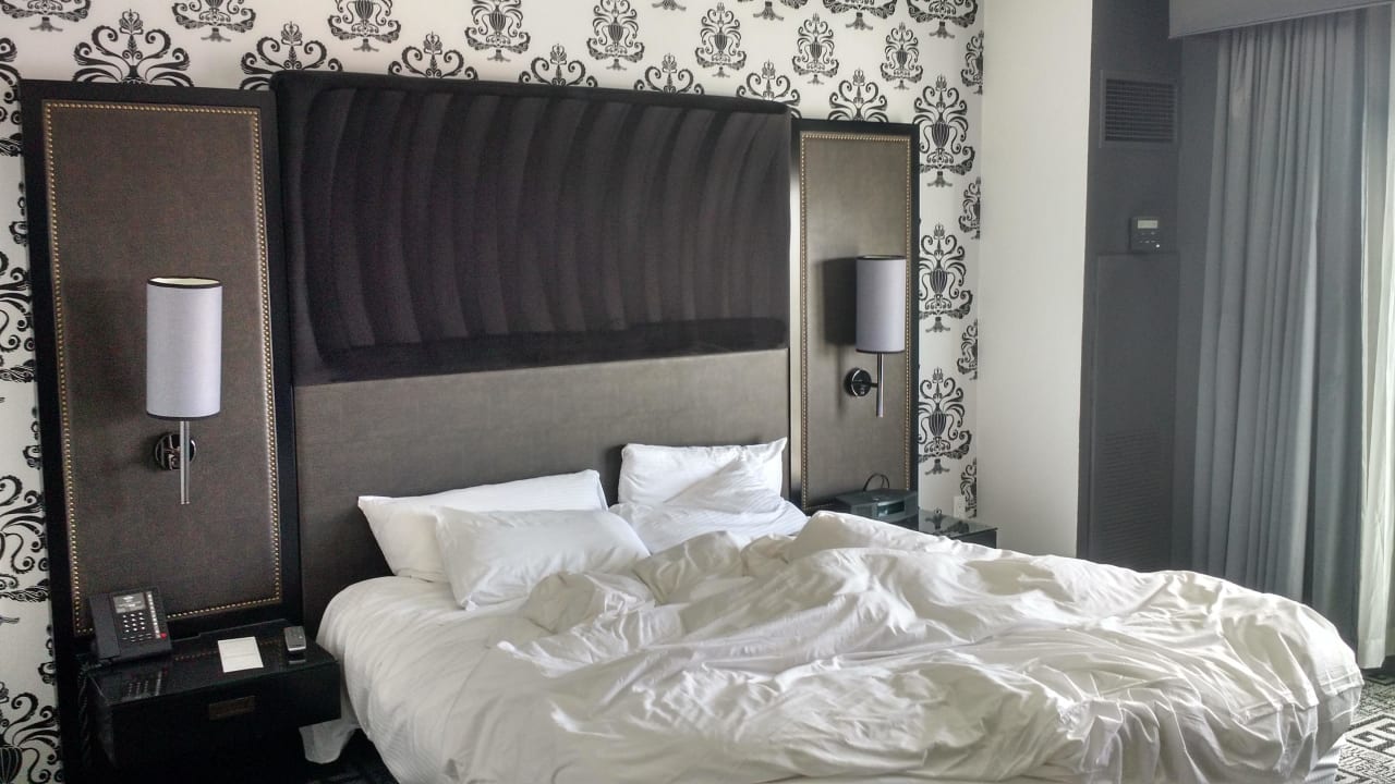 Zimmer Virgin Hotels Las Vegas, Curio Collection by Hilton