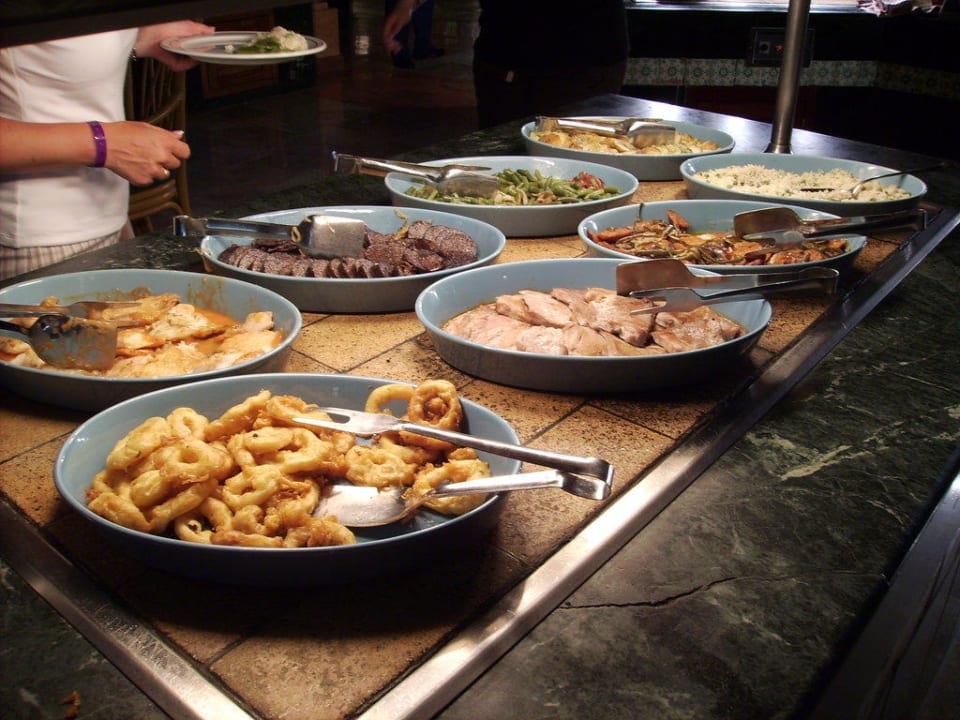Teil des Buffets Iberostar Waves Tucan