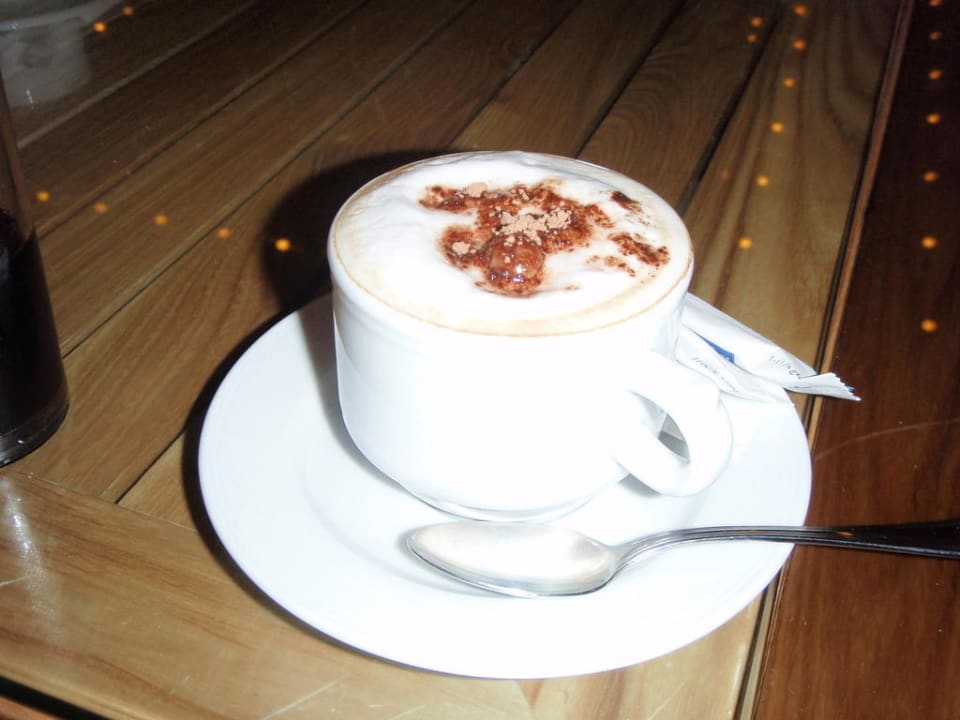 Kawa capuccino w lobby barze, bardzo smaczna  Serenity Alpha Beach