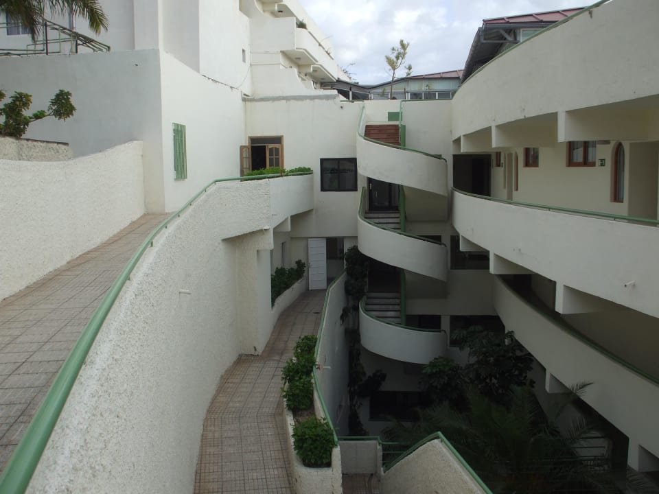 Innenhof HOVIMA La Pinta Beachfront Family Hotel