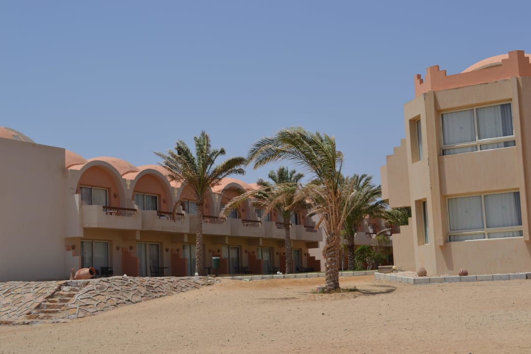 Od strony plaży Three Corners Sea Beach Resort