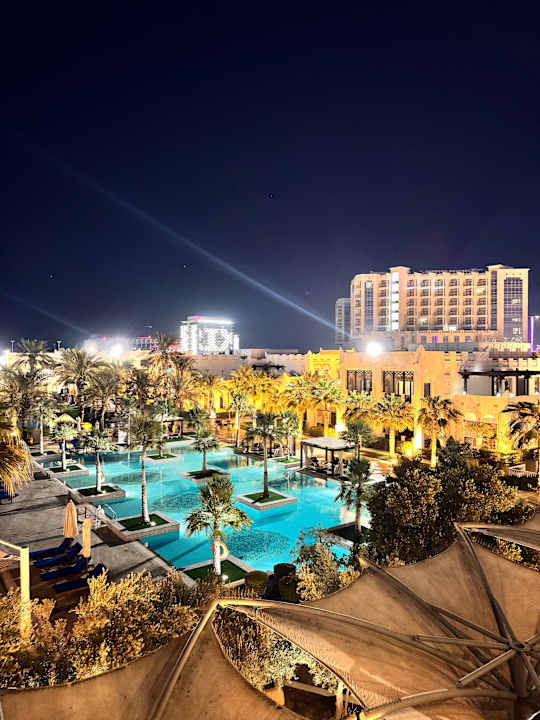 Pool Sharq Village & Spa, a Ritz-Carlton Hotel