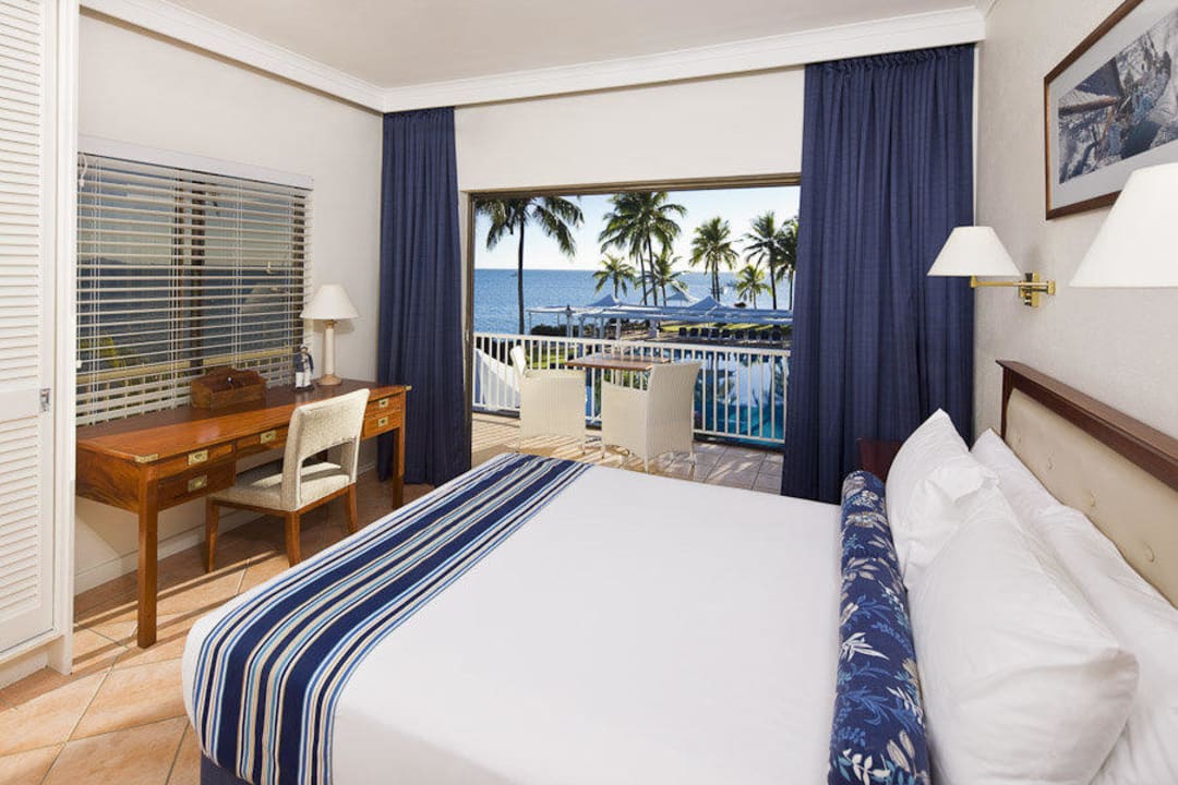 Family two, rooms, 2 Queen beds Hotel Coral Sea Resort