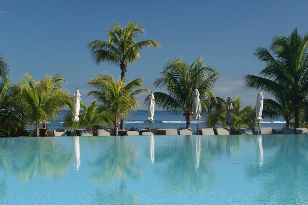 Pool in Richtung Strand Victoria Beachcomber Resort & Spa