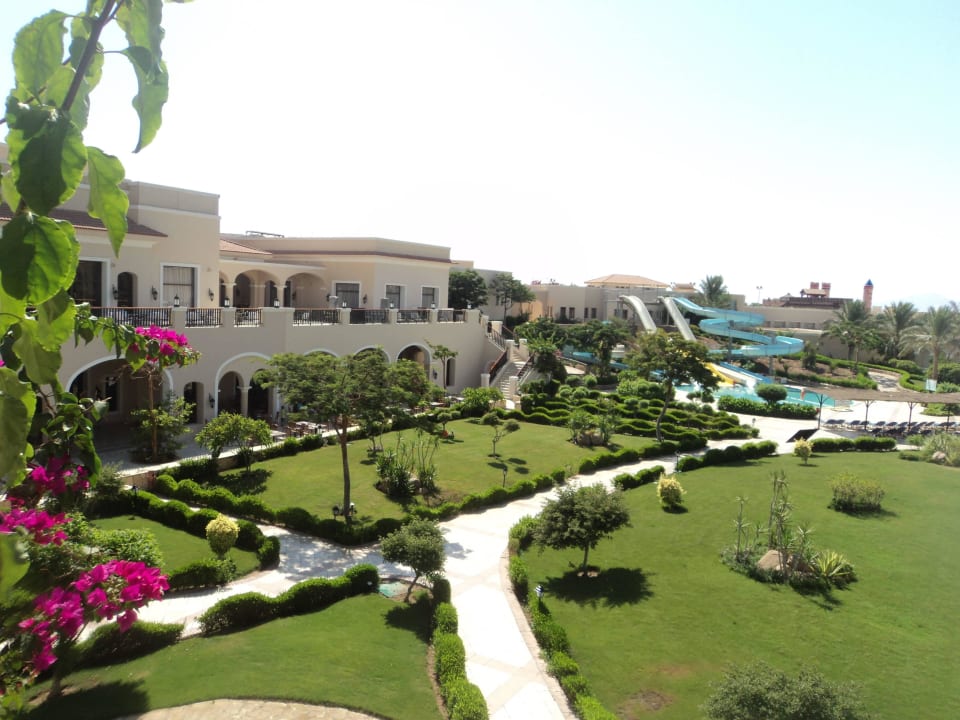 Widok z pokoju na budynek główny Jaz Mirabel Park & Club