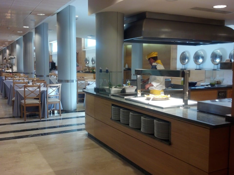 Eingang Restaurant - hier wurde frisch gekocht  Hotel Rosella by Intelier