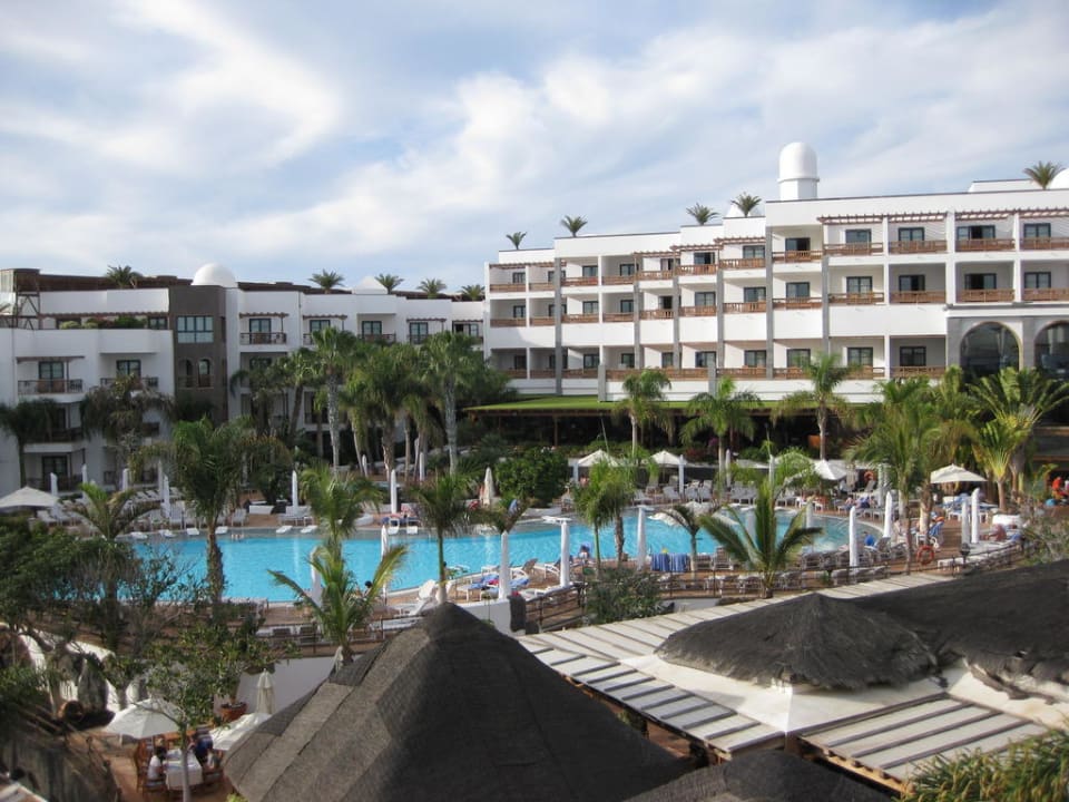 Nur wenige Leute in der Vorsaison Princesa Yaiza Suite Hotel Resort