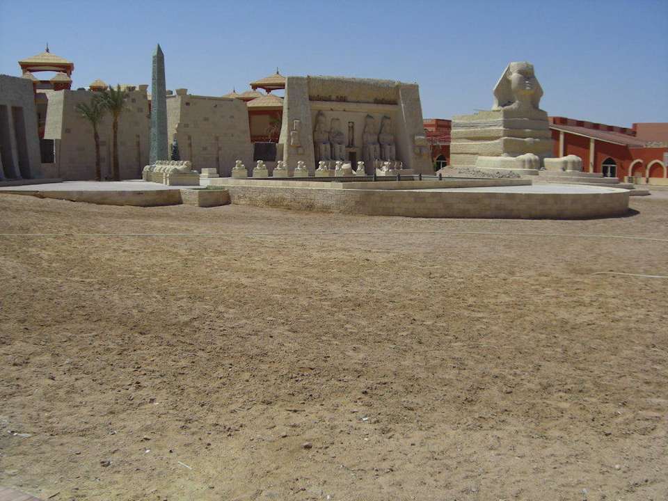 Amphietheather mit täglicher Abendshow! Pickalbatros Alf Leila Wa Leila Resort - Neverland Hurghada