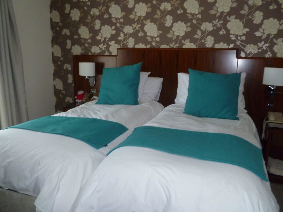 Hohe Betten erwarten den Gast The Phoenicia Malta