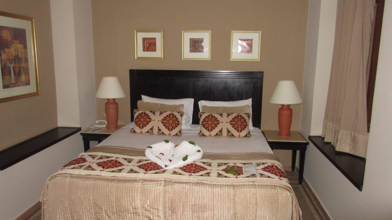 Doppelbett ( Deluxe - Room ) Steigenberger Coraya Beach - Adults only