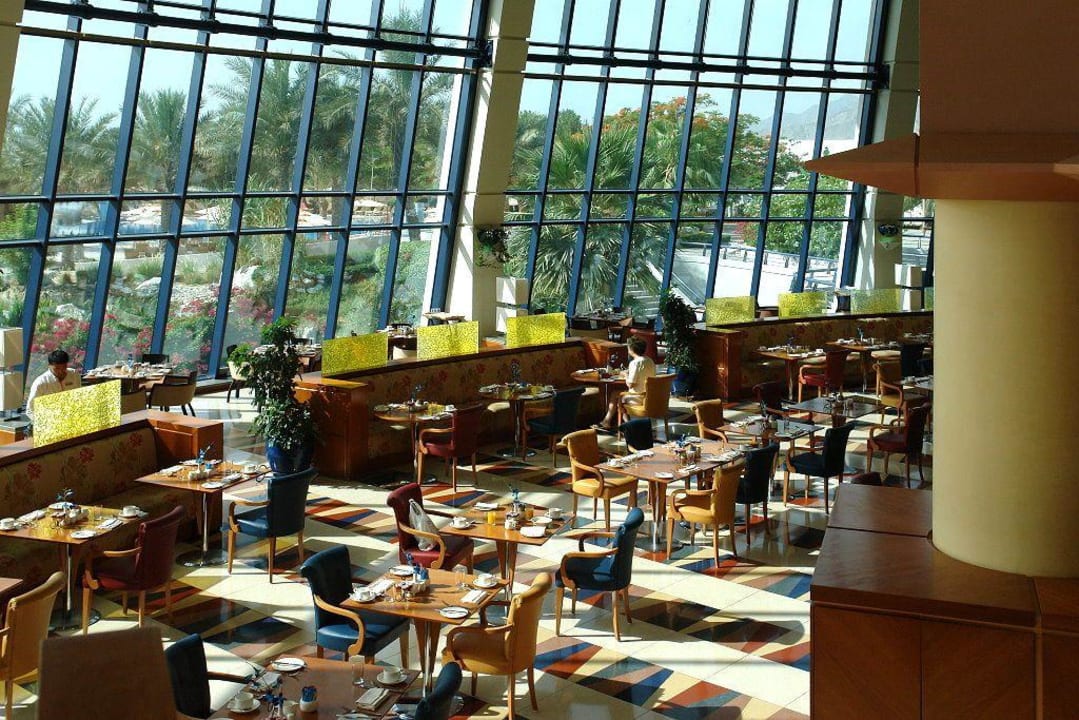 Views-Restaurant Hotel Le Meridien Al Aqah Beach Resort