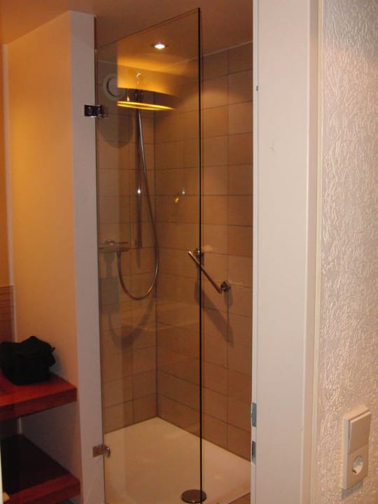 Bad - Dusche - sehr schön Hotel Lamm - Mitteltal