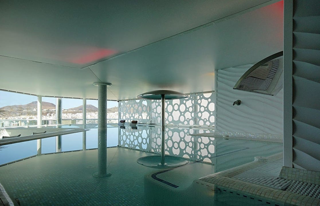 Spa und Aussicht Bull Reina Isabel & Spa