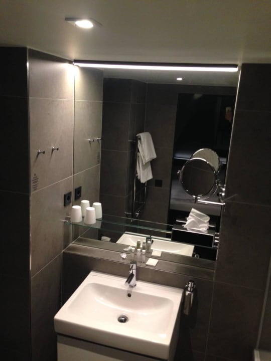 Bad im Appartement Hotel ZOE by AMANO