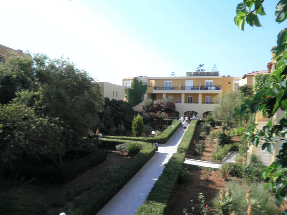 Innenhof Vantaris Luxury Beach Resort