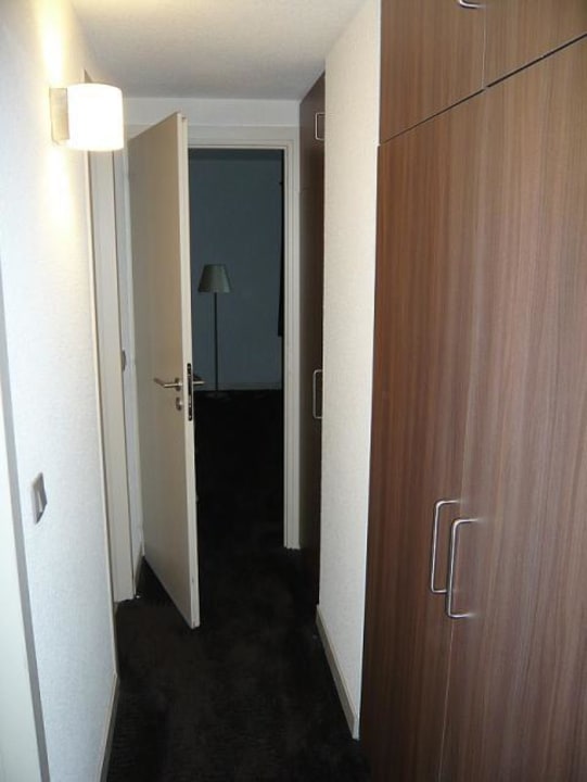 Durchgang zum zweiten Zimmer Hotel Les Aiglons