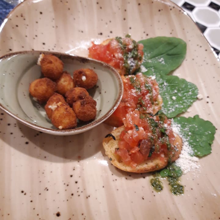 Gastro Acanthus Cennet Barut Collection