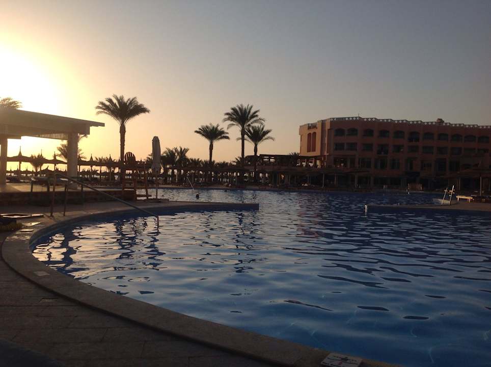 Sonnenaufgang Beach Albatros Resort