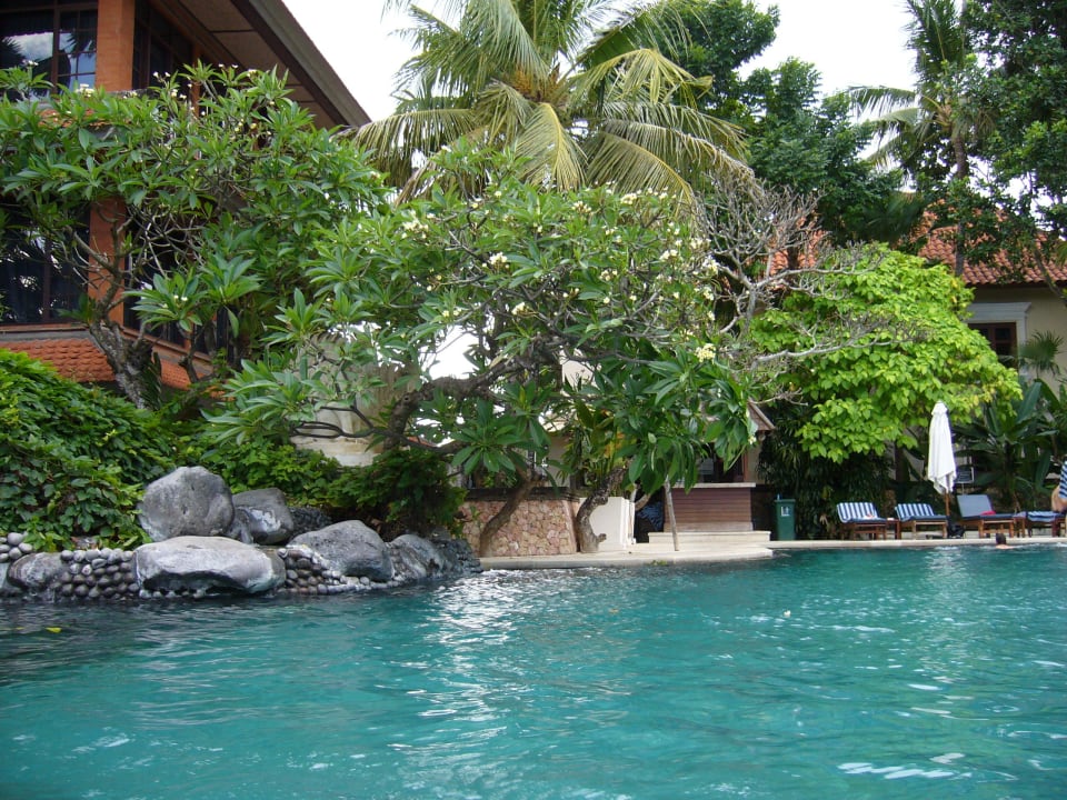 Hauptpool Puri Santrian