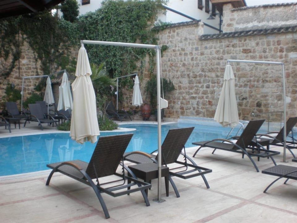 Kleine Poolanlage im Innenhof Dogan Hotel by Prana Hotels & Resorts