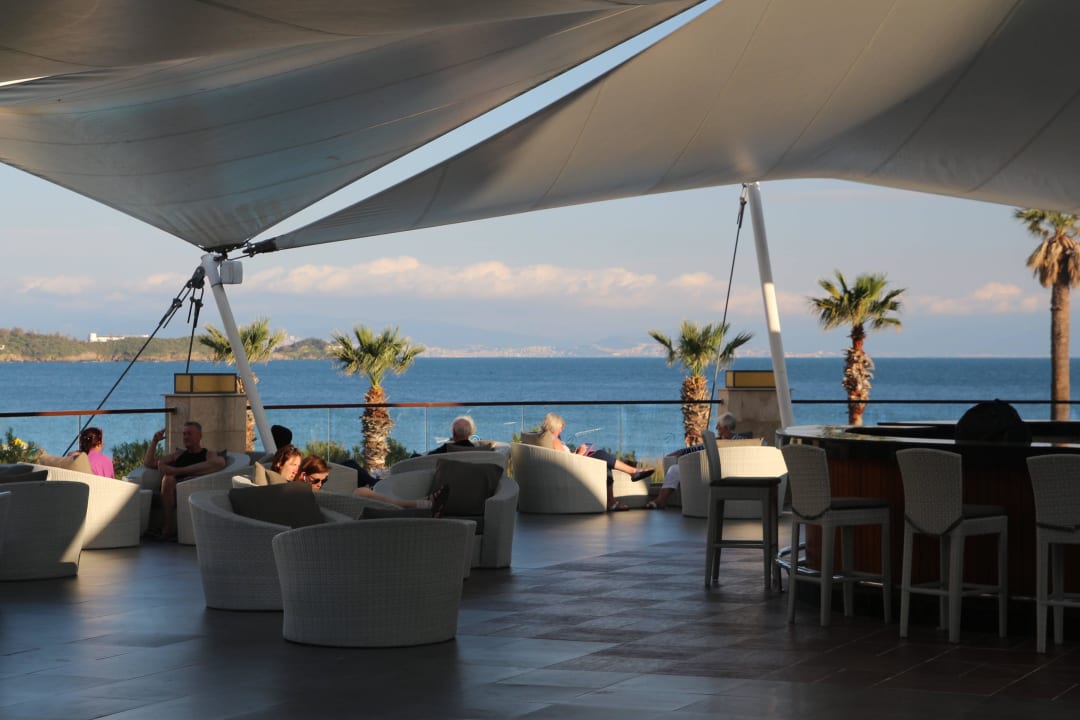 Dachterrasse (Hintergund Kusadasi) Paloma Pasha