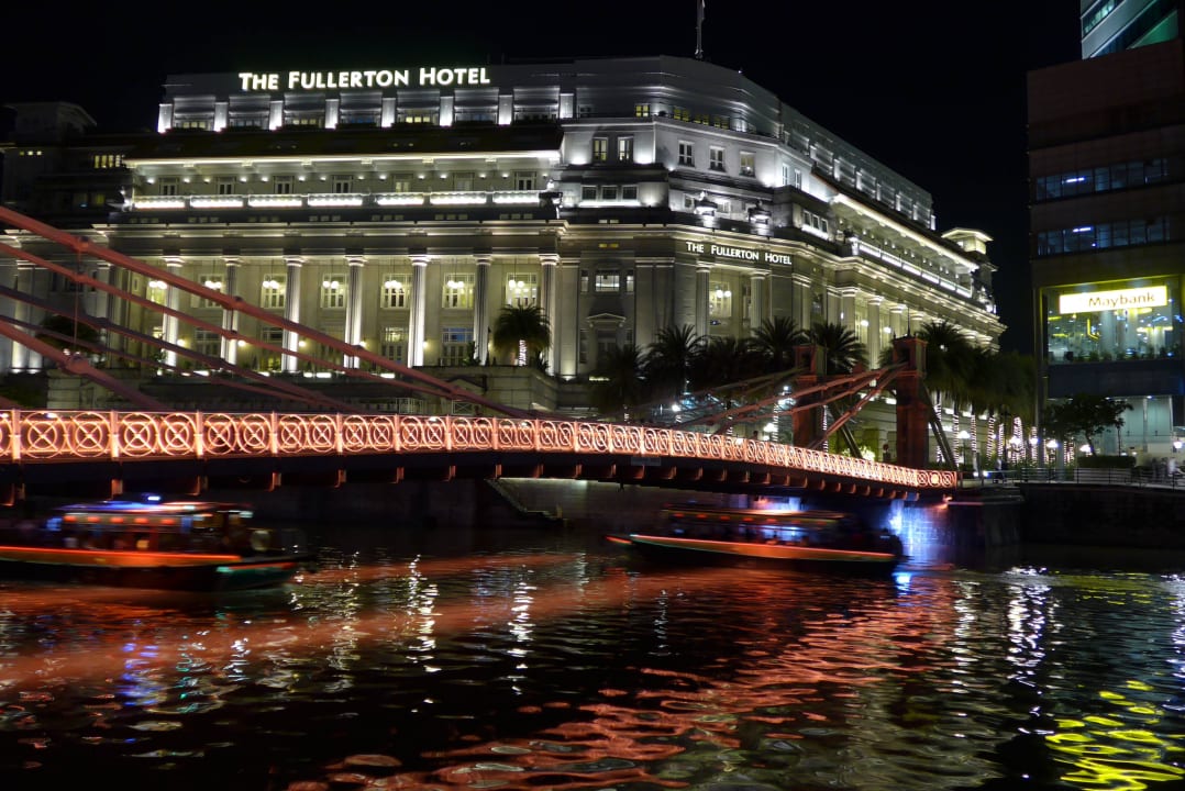 Schöner Anblick bei Nacht Hotel The Fullerton