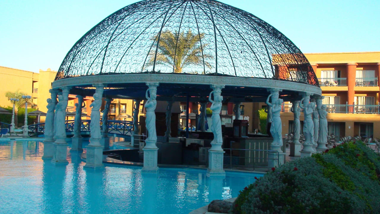 Poolbar von T P Titanic Beach Spa & Aqua Park