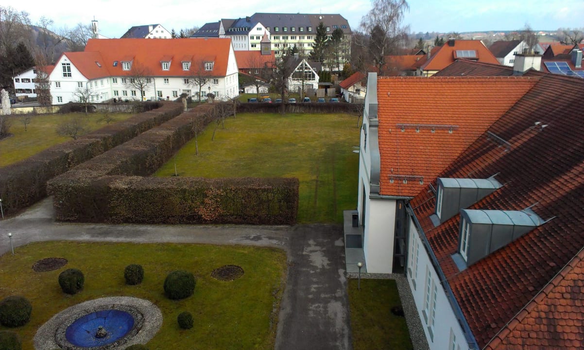 Blick in den Garten Hotel Schloß Lautrach