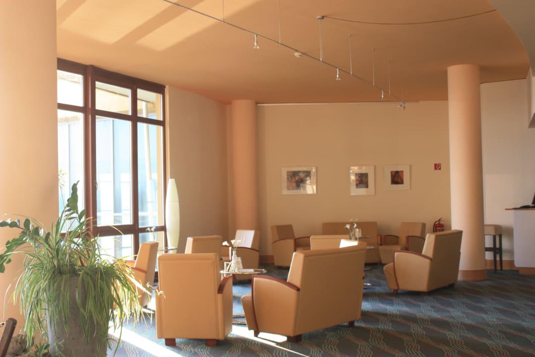Lesebereich in der Hotellobby Kurzentrum Weissenstadt am See