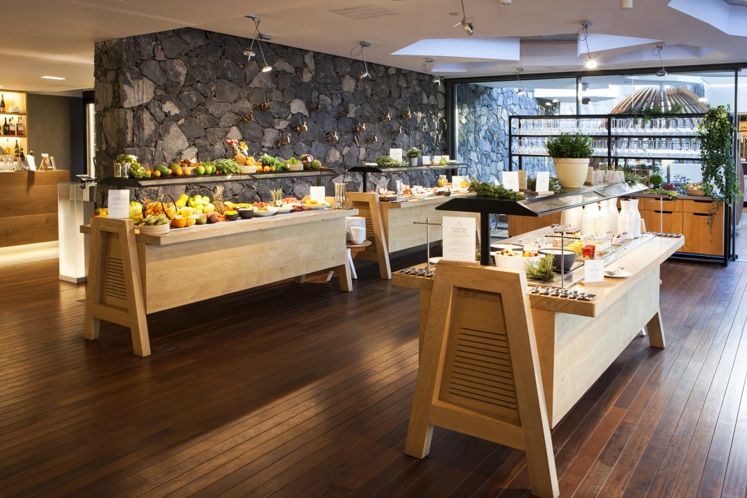 Gastro Royal Hideaway Corales Suites