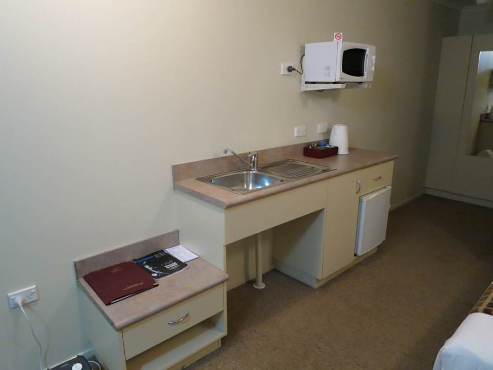 Zimmer BKs Pioneer Motel