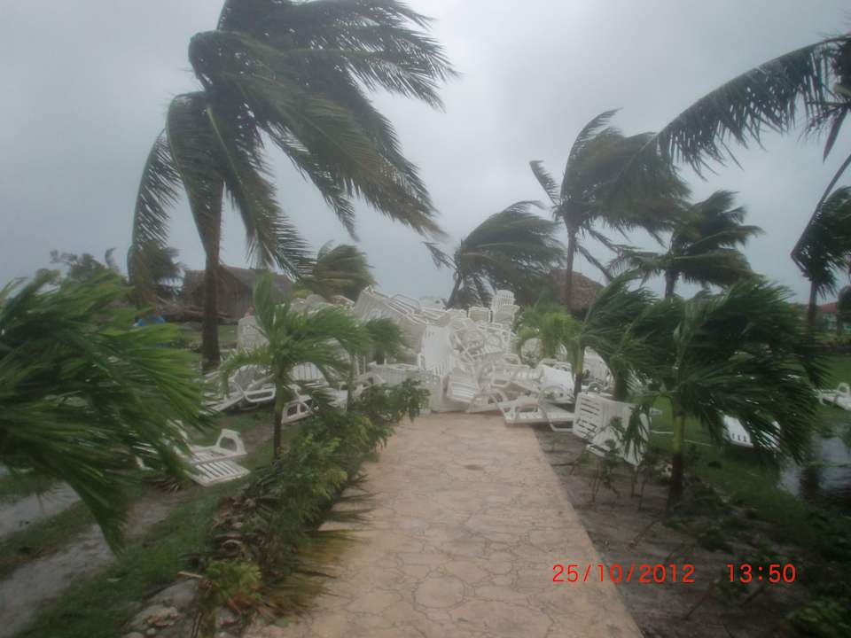 Sandy und die Liegestühle Hotel Playa Pesquero
