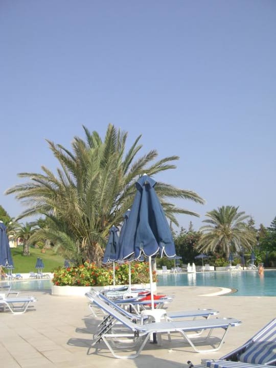 Liegen am Pool Kresten Palace Hotel