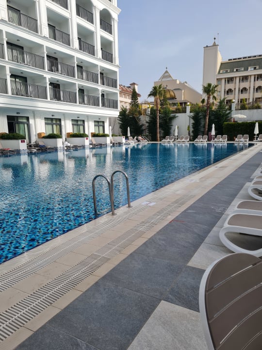 Pool Side Royal Palace Hotel & Spa