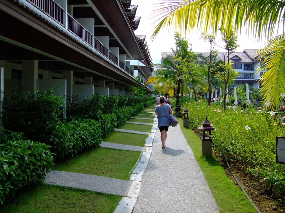 Auf dem Weg zur Rezeption Sunprime Kamala Beach