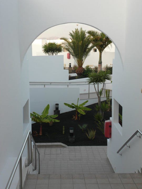 Gang zum Pool Hotel Las Costas