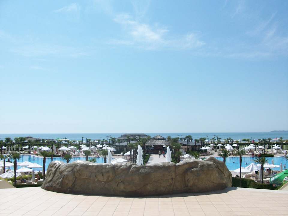 Poolanlage mit Meerblick DIT Majestic Beach Resort