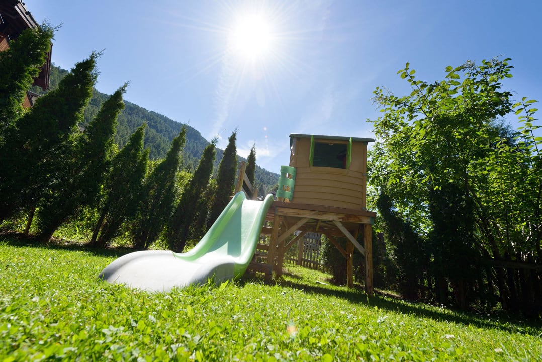 Garden and Playground for the children Apartments Casa Della Luce