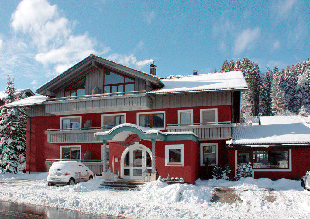 Verschneiter Platzhirsch Hotel Platzhirsch