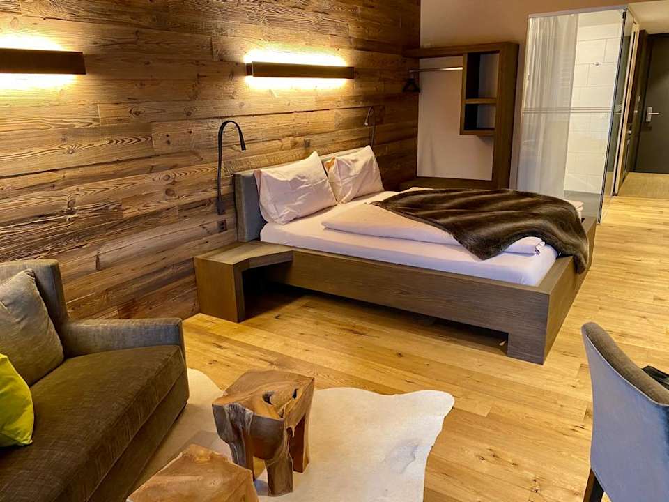 Zimmer Riverside Hotel