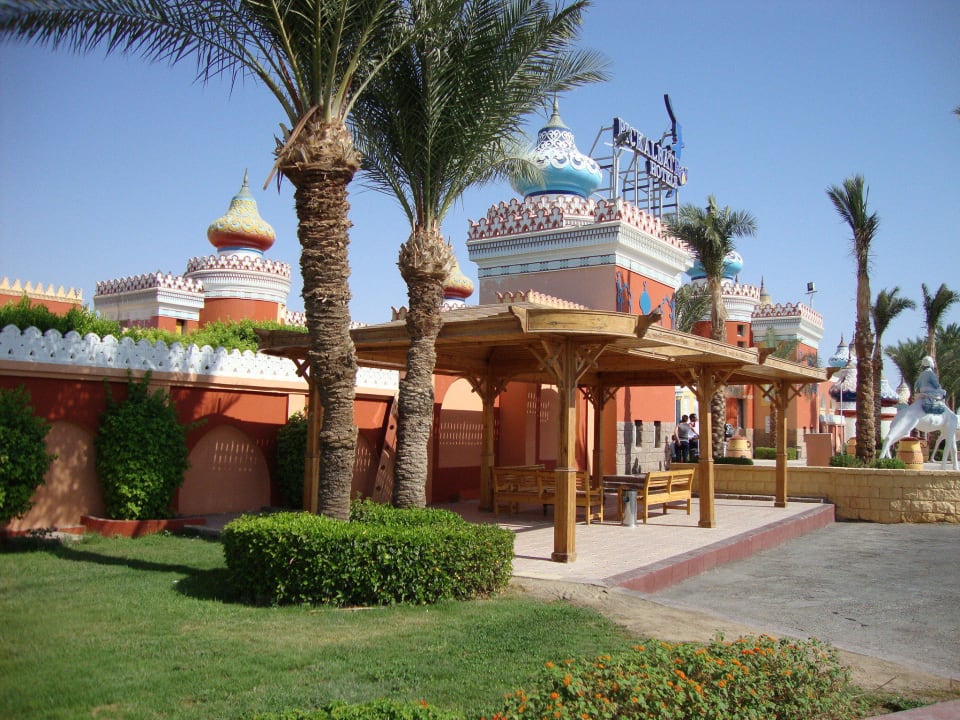 Eingangsbereich zur Hotelanlage Pickalbatros Alf Leila Wa Leila Resort - Neverland Hurghada