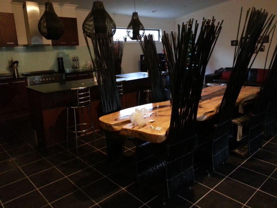 Wohnraum mit Küche Ryan & Rhiannon's Best West of Melbourne Guesthouse